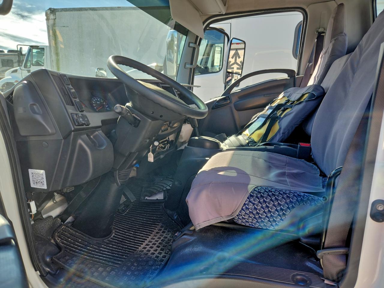 2025 ISUZU NPR TRUCK CAB AND CHASSIS photo 7