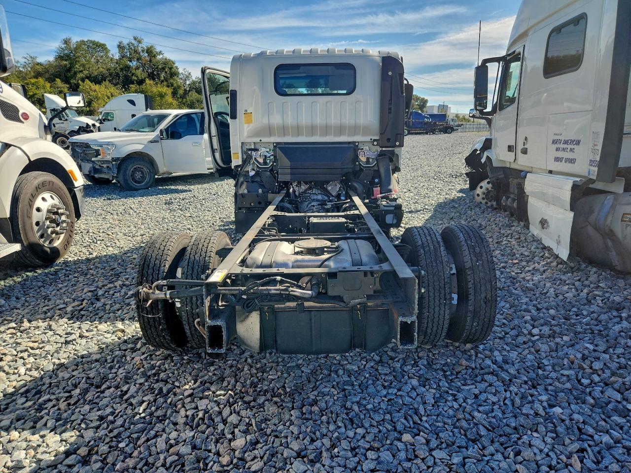 2025 ISUZU NPR TRUCK CAB AND CHASSIS photo 6