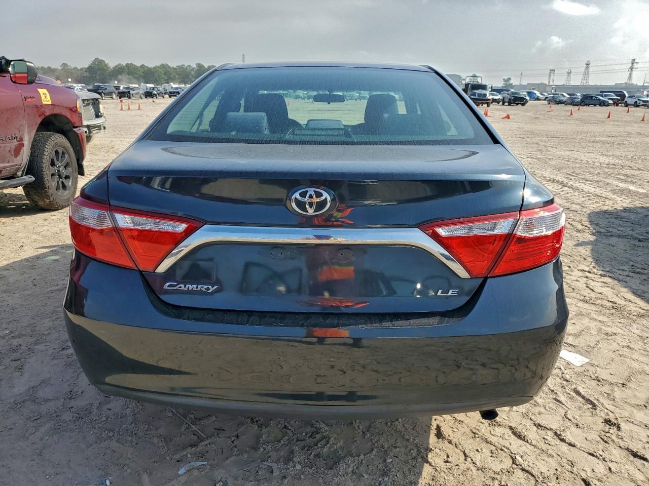 2015 TOYOTA CAMRY LE photo 6