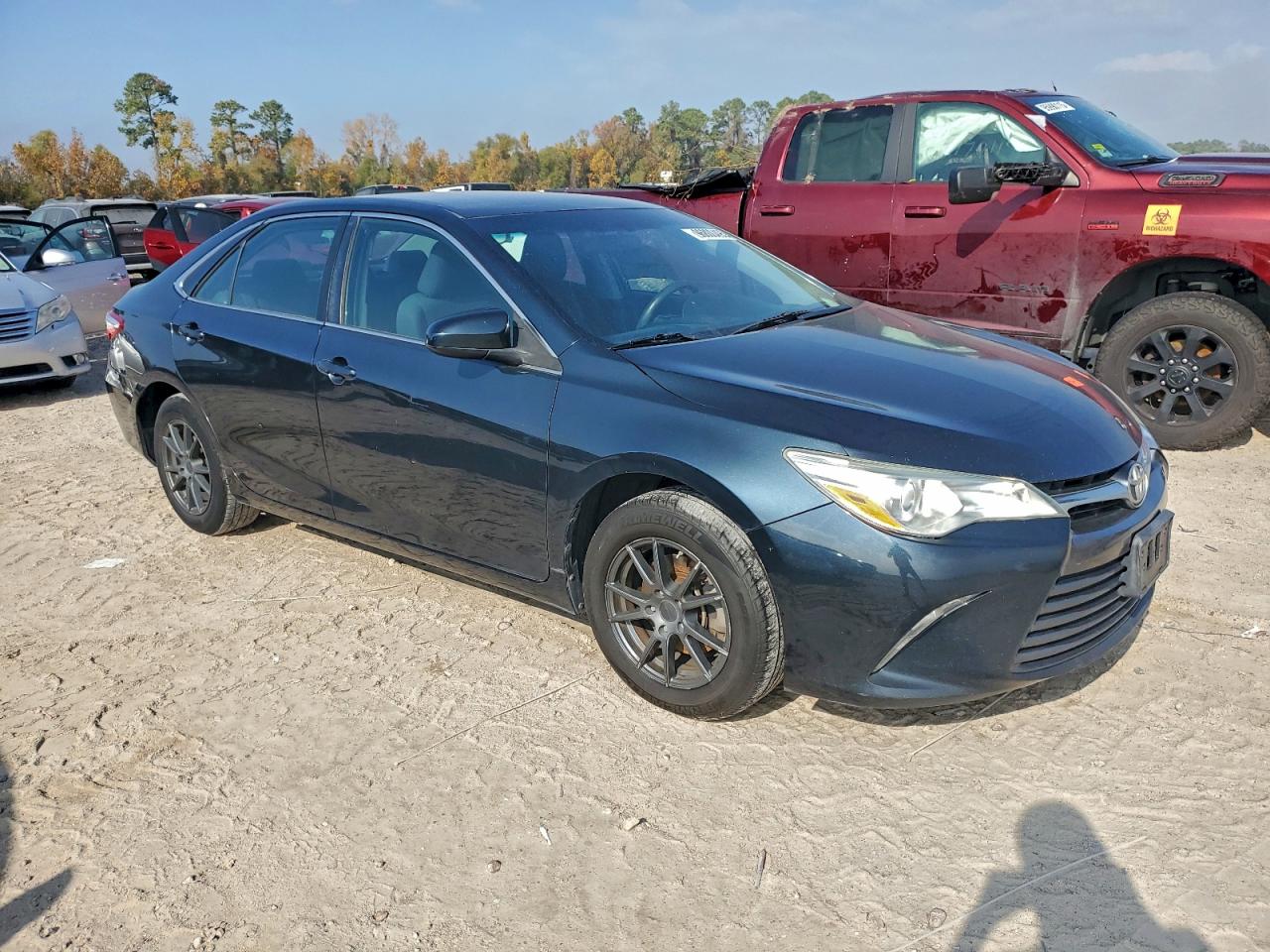 2015 TOYOTA CAMRY LE photo 4