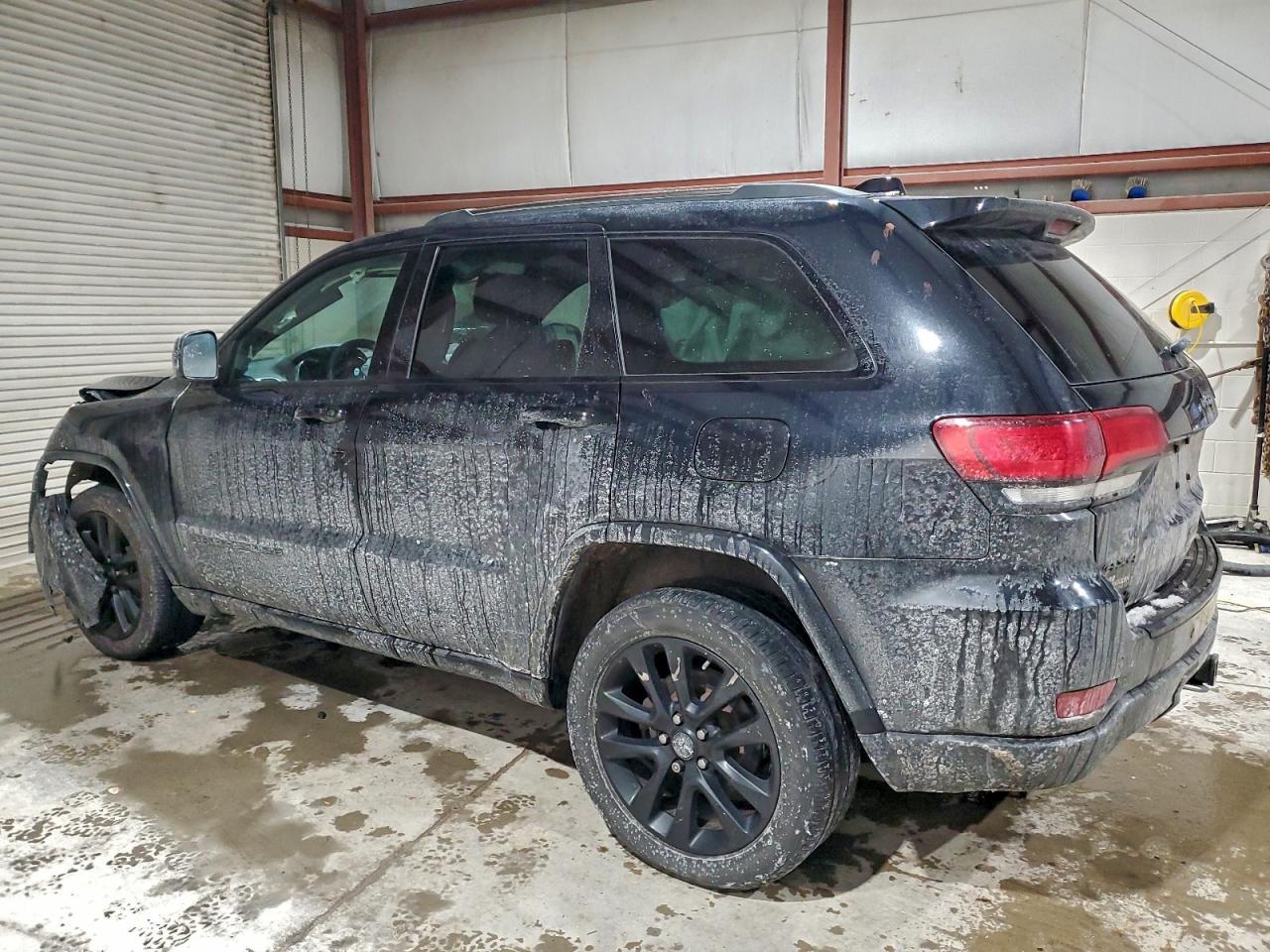 2019 JEEP GRAND CHEROKEE LAREDO photo 2