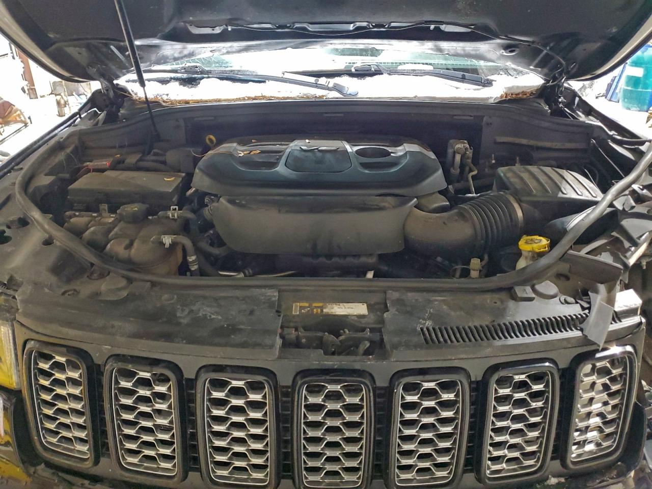 2019 JEEP GRAND CHEROKEE LAREDO photo 12
