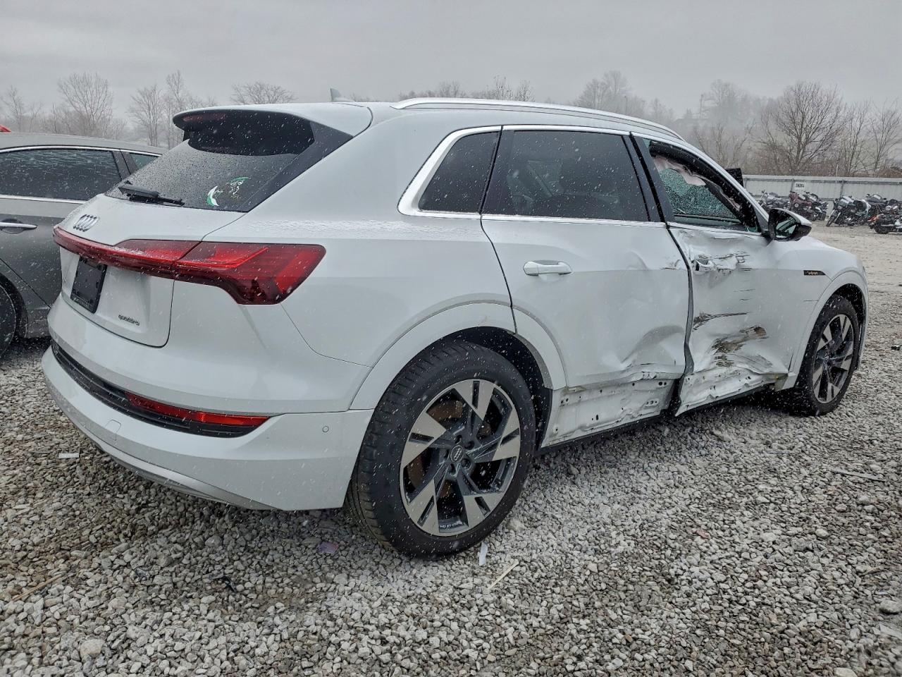 2021 AUDI E-TRON PREMIUM PLUS photo 3