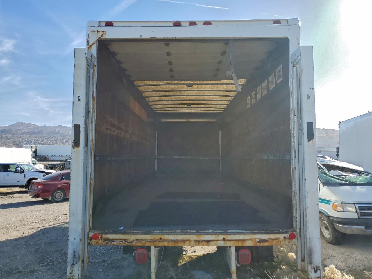 2001 INTERNATIONAL 4000 4700 photo 6