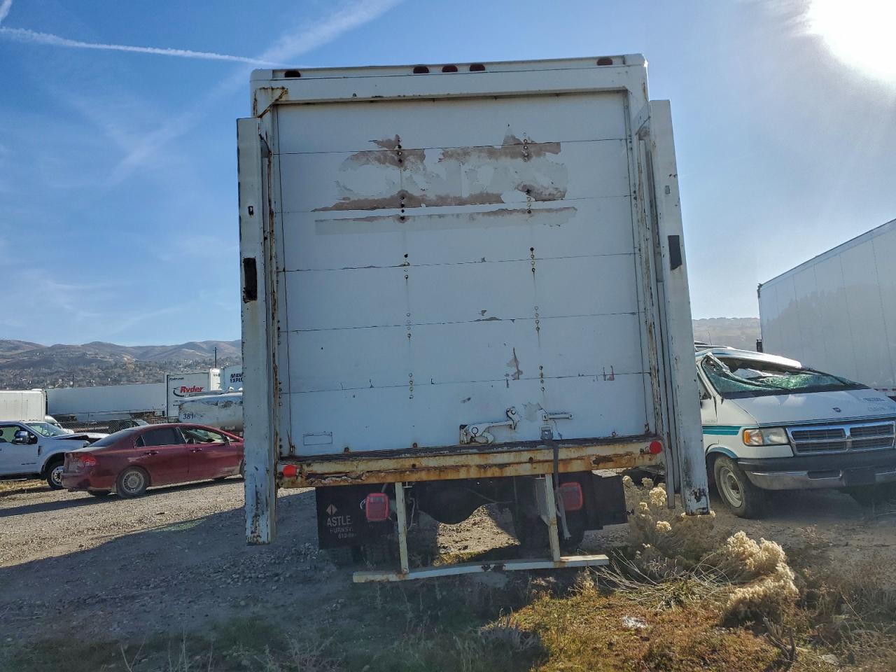 2001 INTERNATIONAL 4000 4700 photo 11