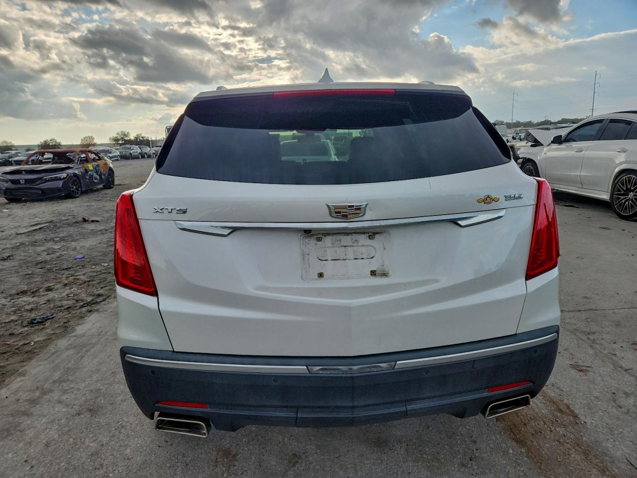 2017 CADILLAC XT5 photo 6
