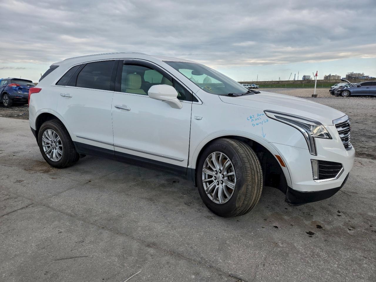 2017 CADILLAC XT5 photo 4