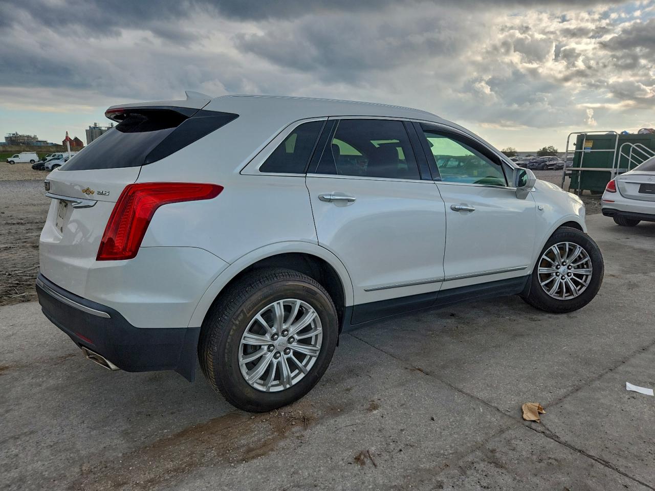 2017 CADILLAC XT5 photo 3
