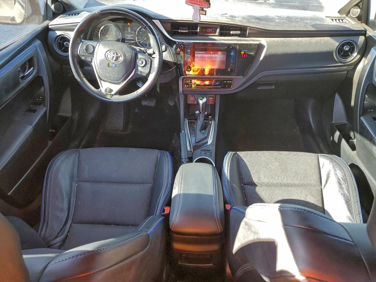 2018 TOYOTA COROLLA L photo 8