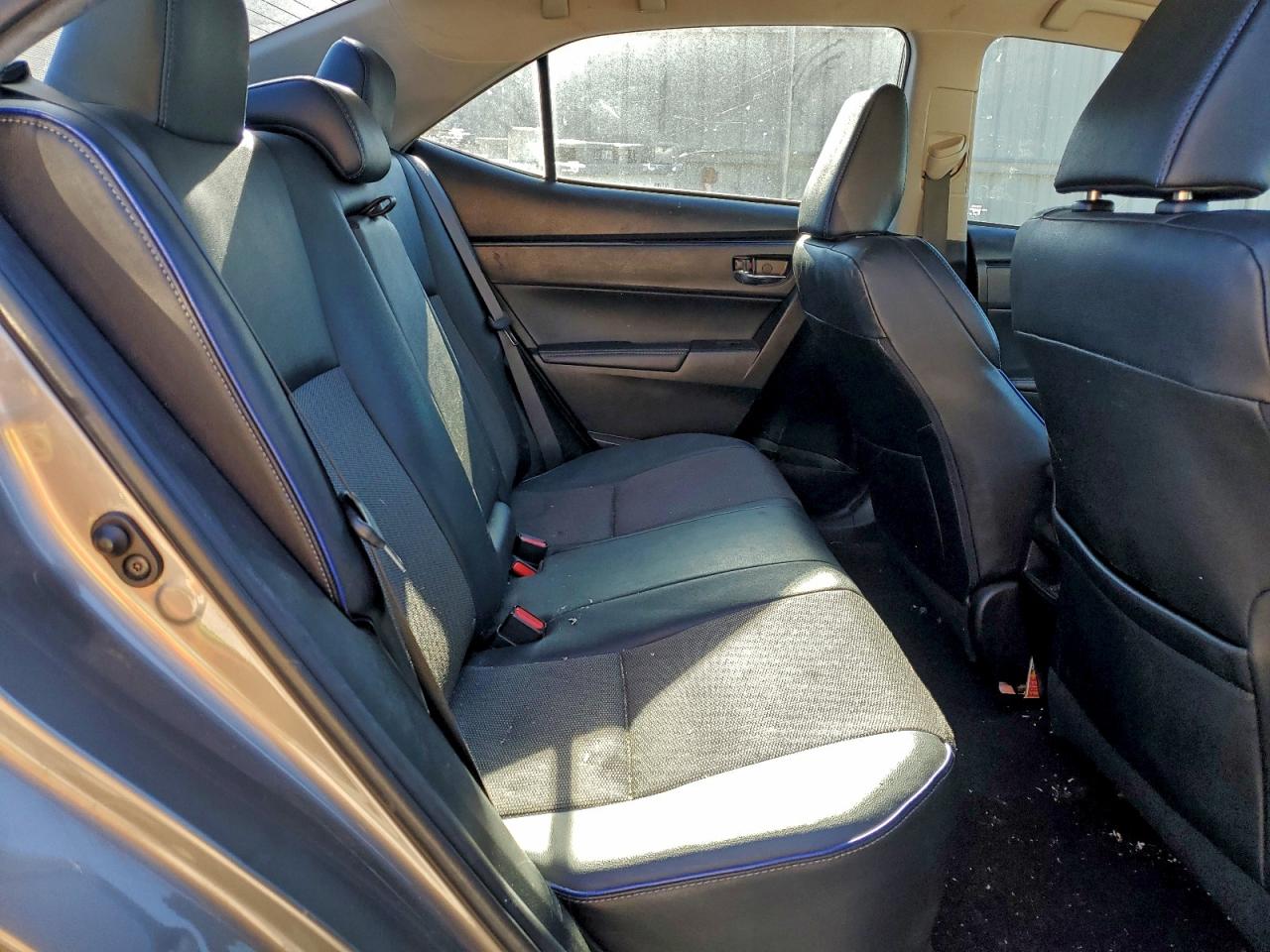 2018 TOYOTA COROLLA L photo 10