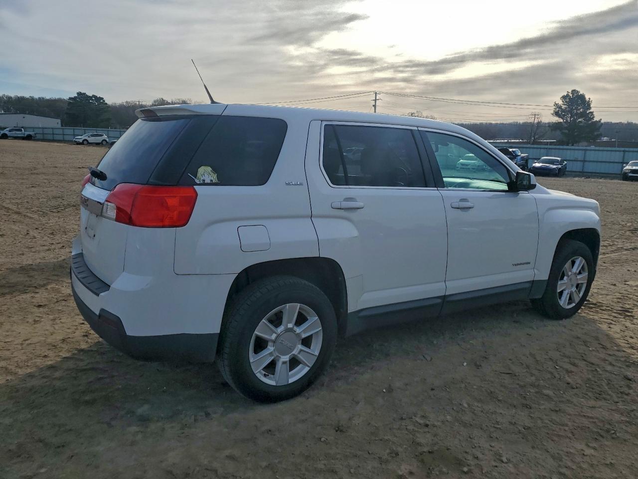 2011 GMC TERRAIN SLE photo 3