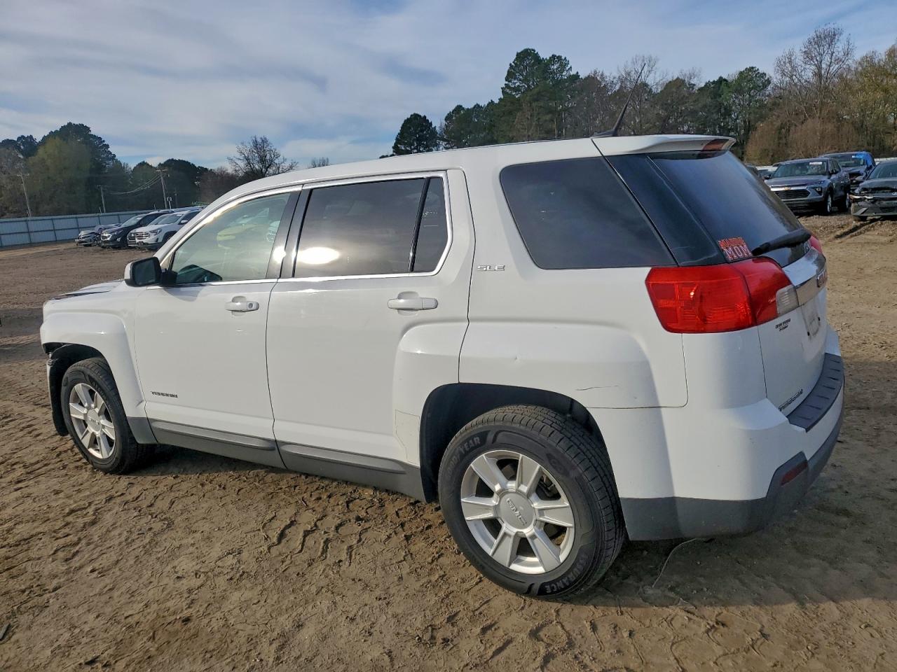 2011 GMC TERRAIN SLE photo 2