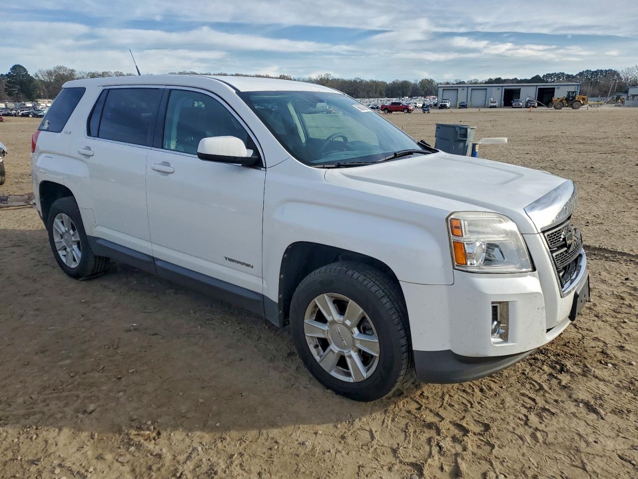 2011 GMC TERRAIN SLE photo 4