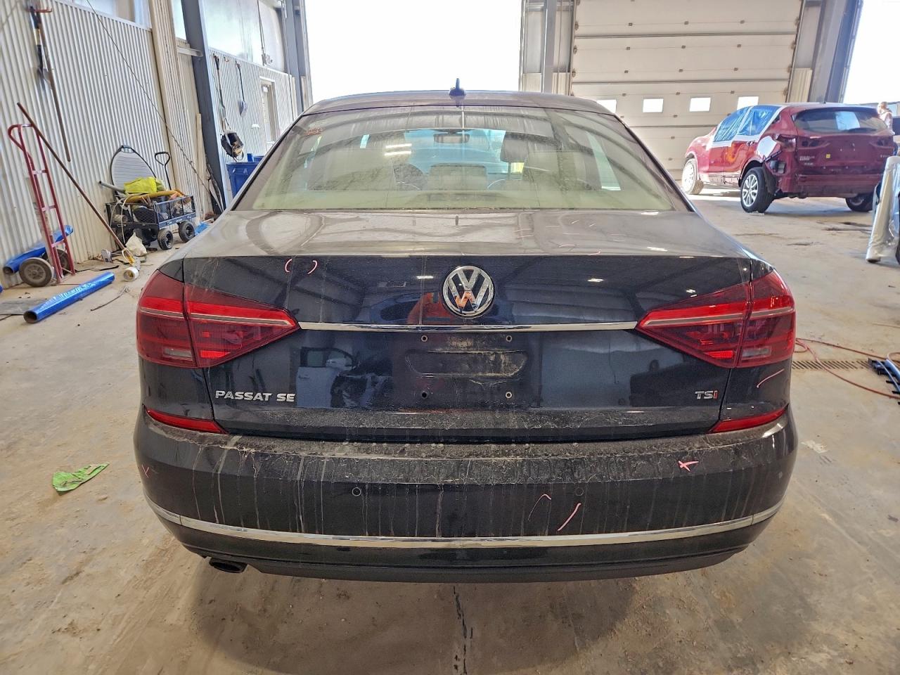 2017 VOLKSWAGEN PASSAT SE photo 6