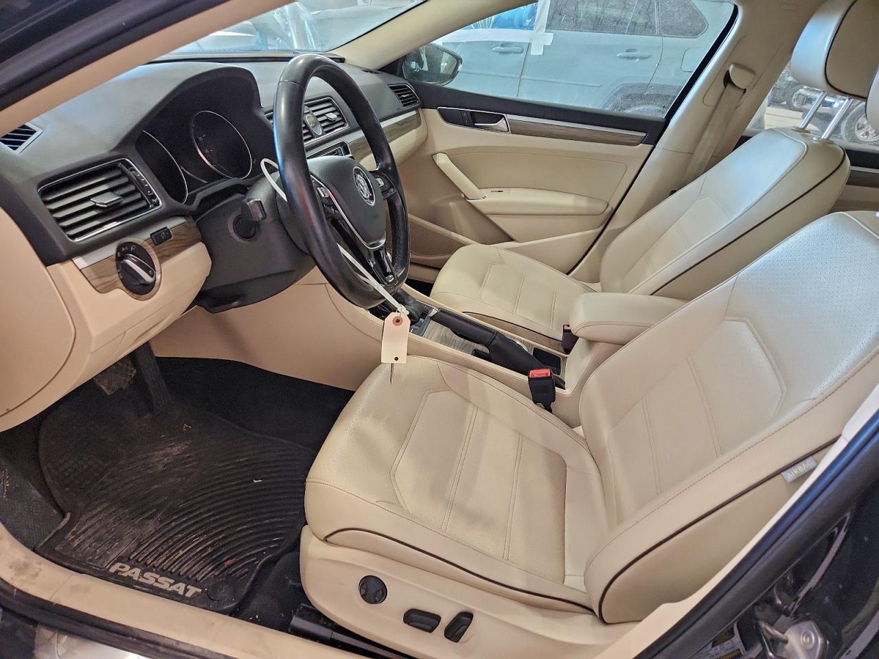 2017 VOLKSWAGEN PASSAT SE photo 7