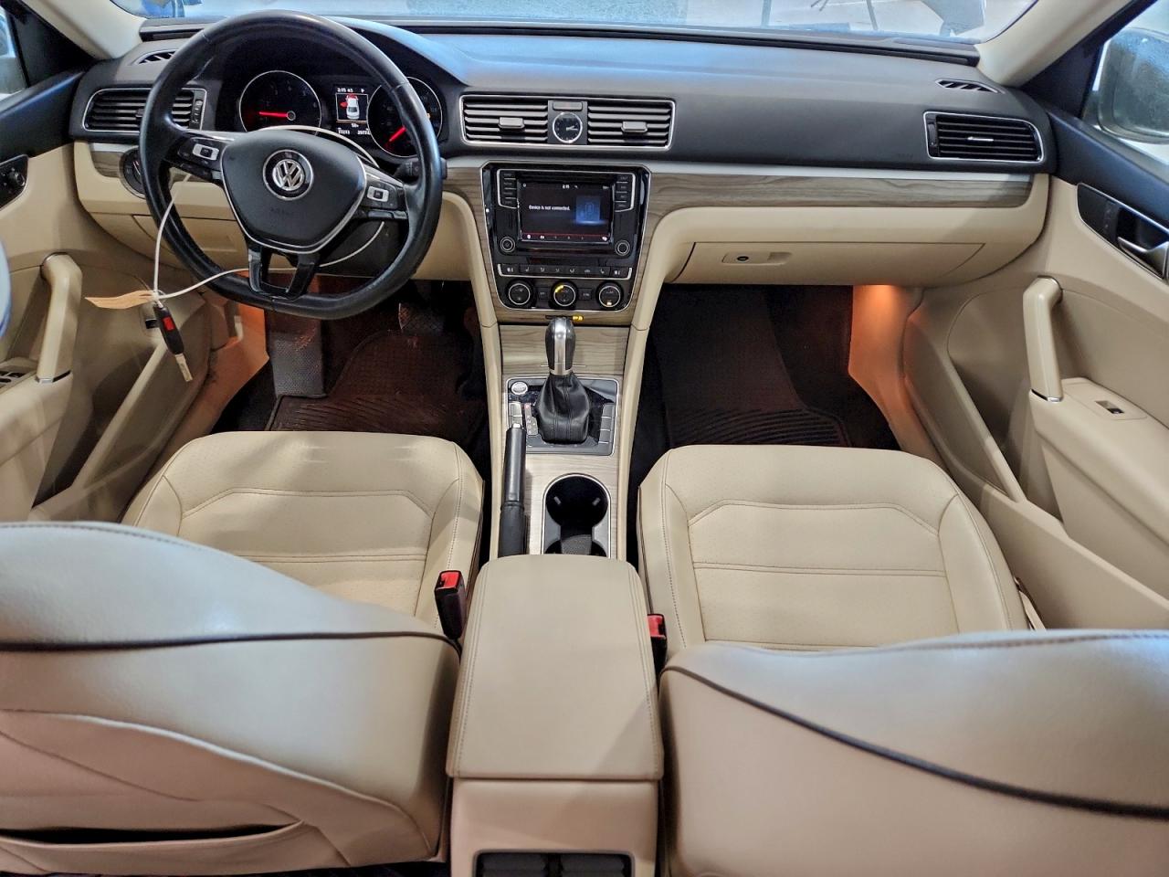 2017 VOLKSWAGEN PASSAT SE photo 8