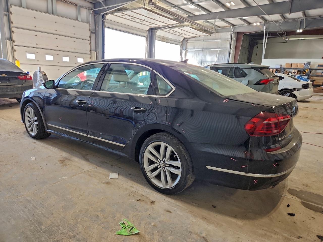 2017 VOLKSWAGEN PASSAT SE photo 2