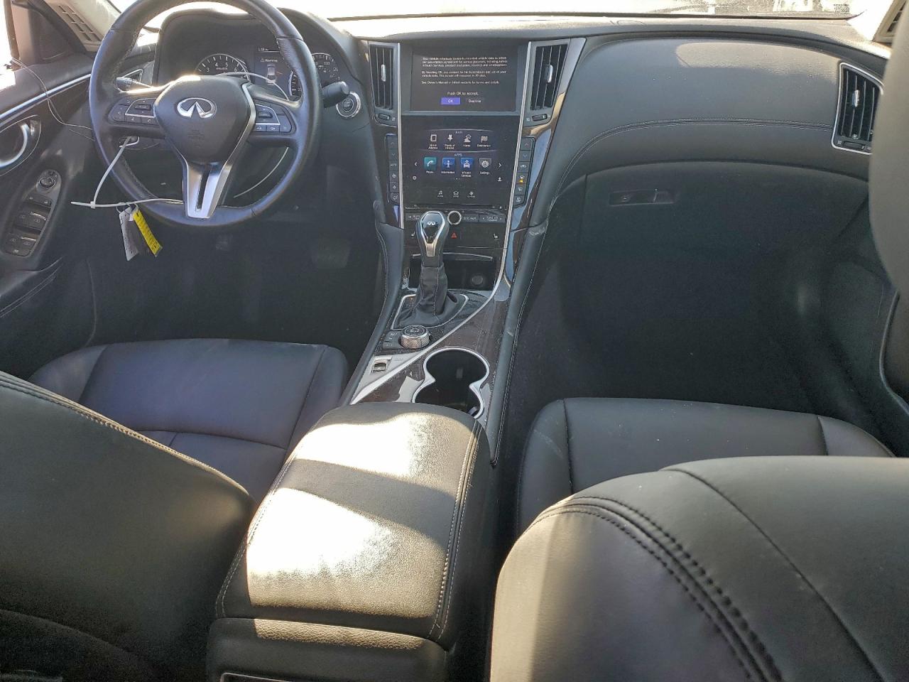 2018 INFINITI Q50 LUXE photo 8
