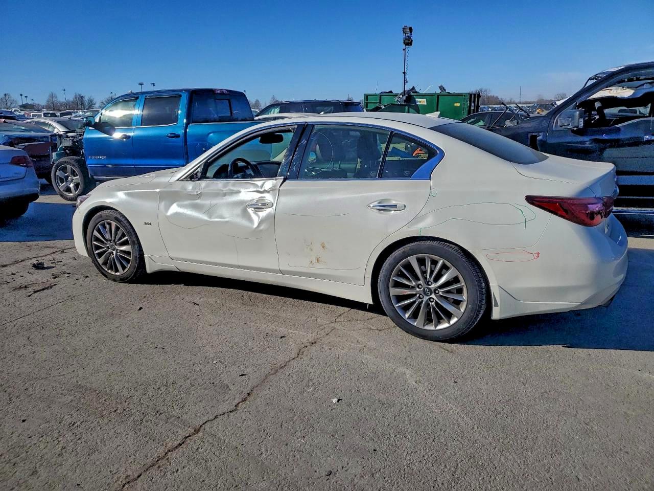 2018 INFINITI Q50 LUXE photo 2