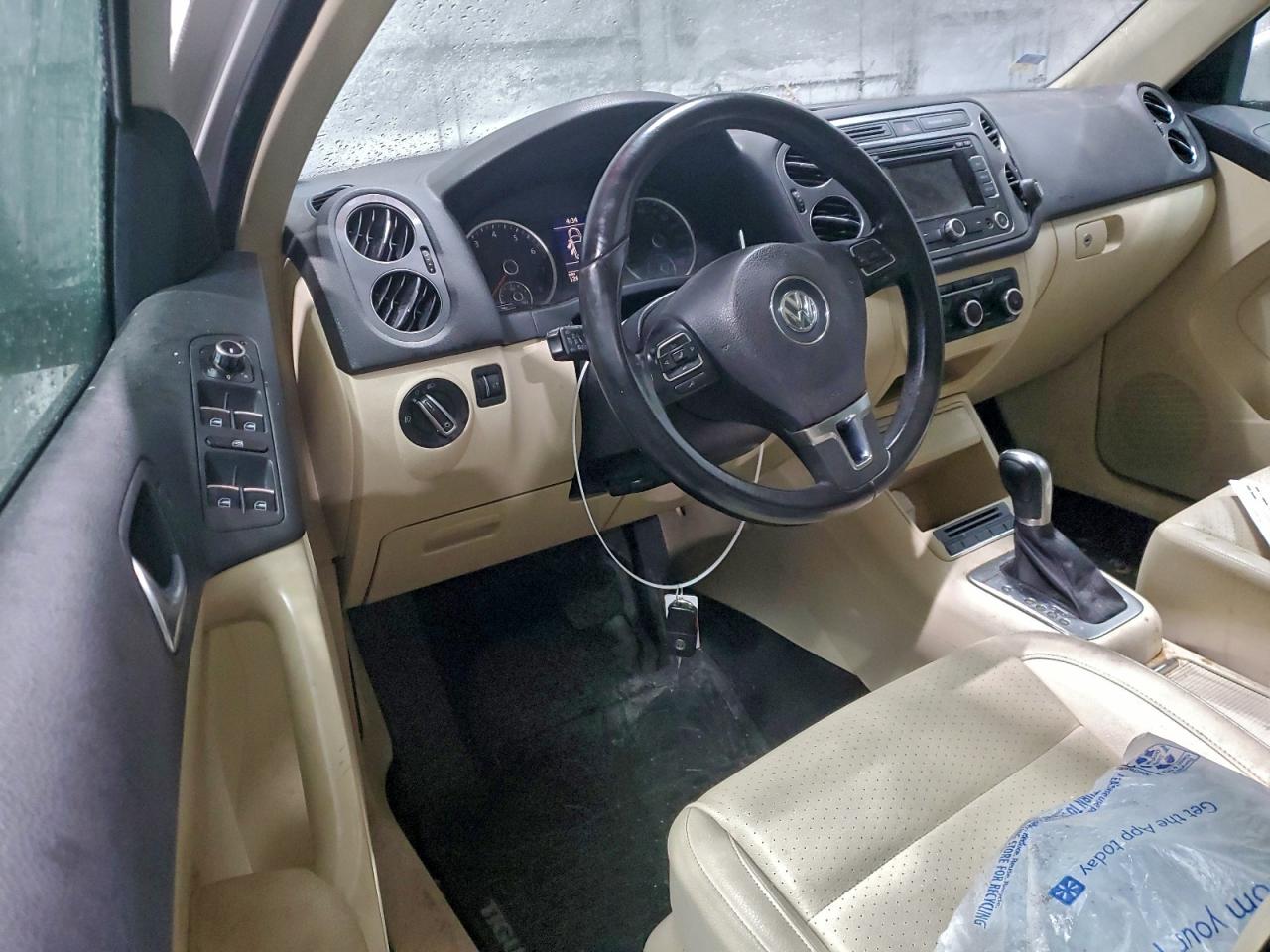 2012 VOLKSWAGEN TIGUAN S photo 8