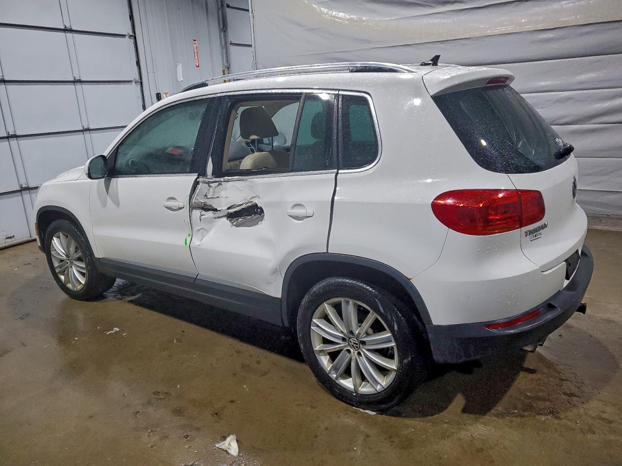 2012 VOLKSWAGEN TIGUAN S photo 2