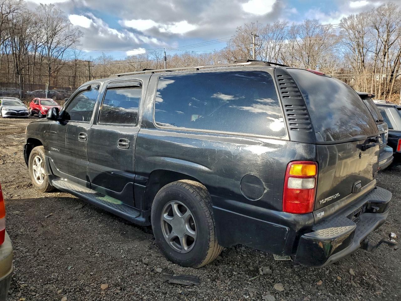 2003 GMC YUKON XL DENALI photo 2
