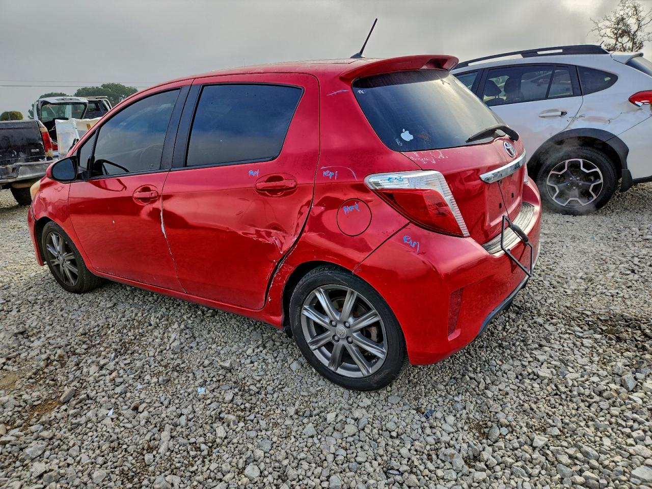 2012 TOYOTA YARIS photo 2