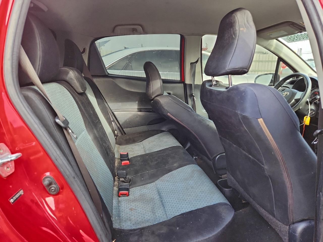 2012 TOYOTA YARIS photo 10