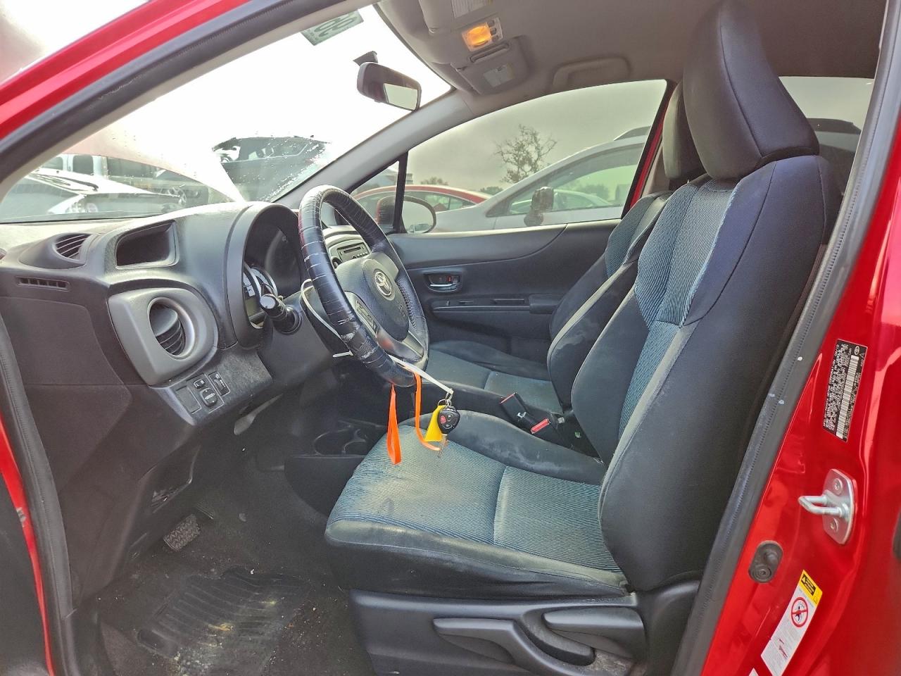2012 TOYOTA YARIS photo 7