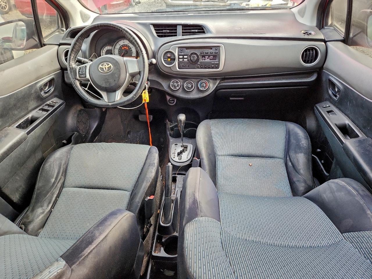 2012 TOYOTA YARIS photo 8