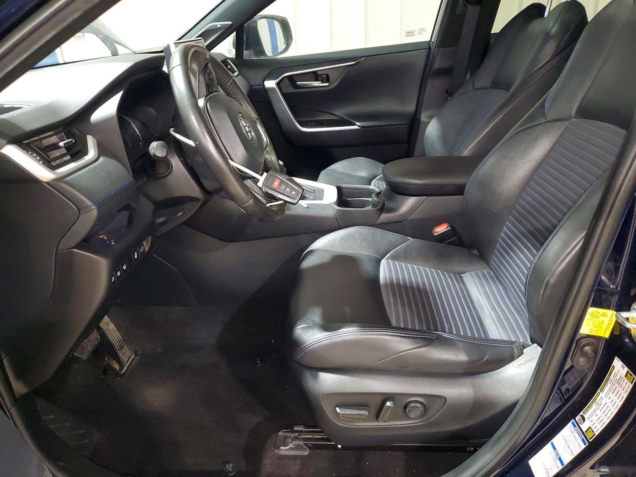 2021 TOYOTA RAV4 XSE photo 7