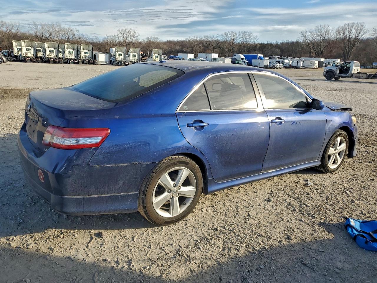 2010 TOYOTA CAMRY BASE photo 3