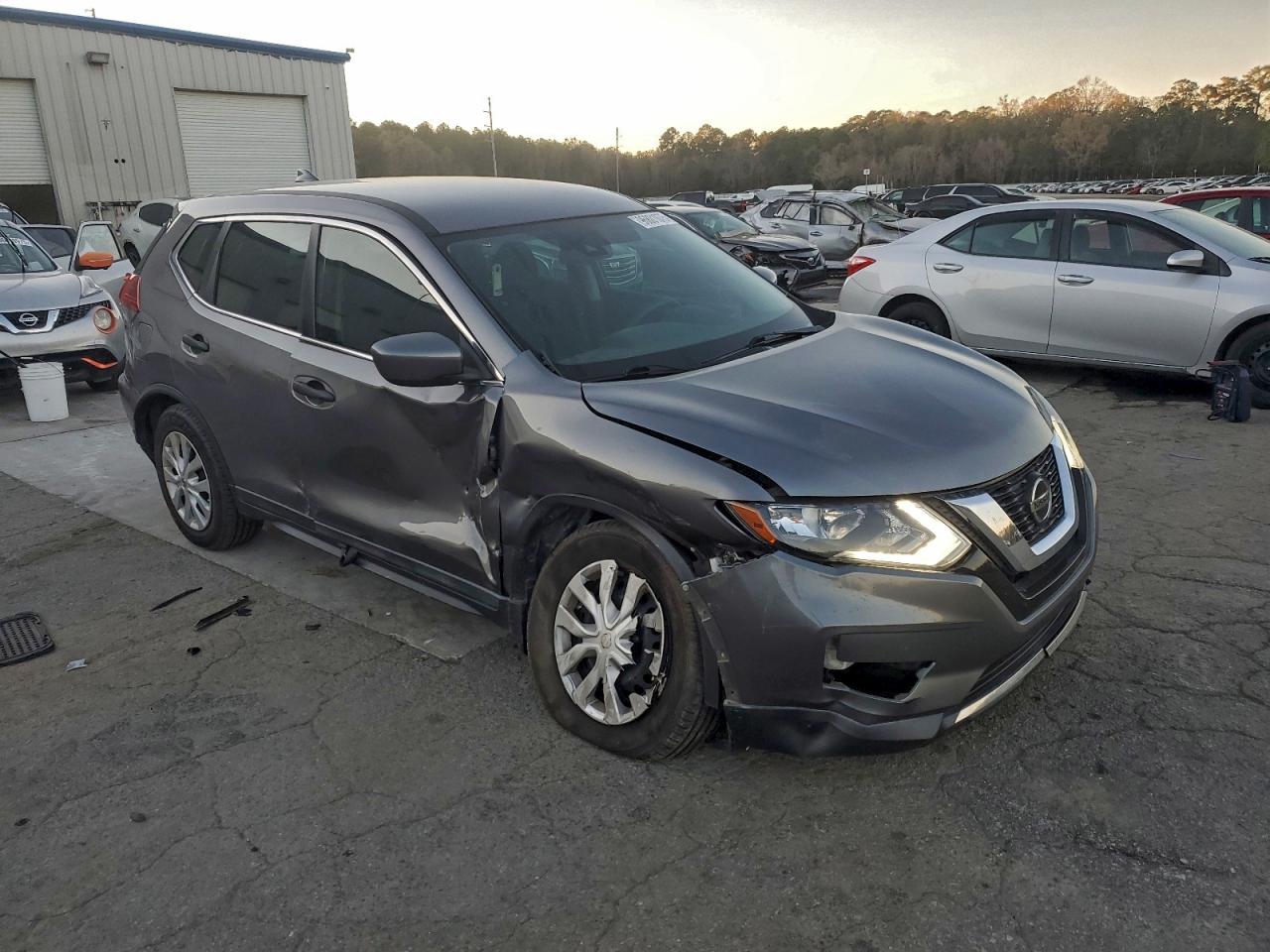 2019 NISSAN ROGUE S photo 4