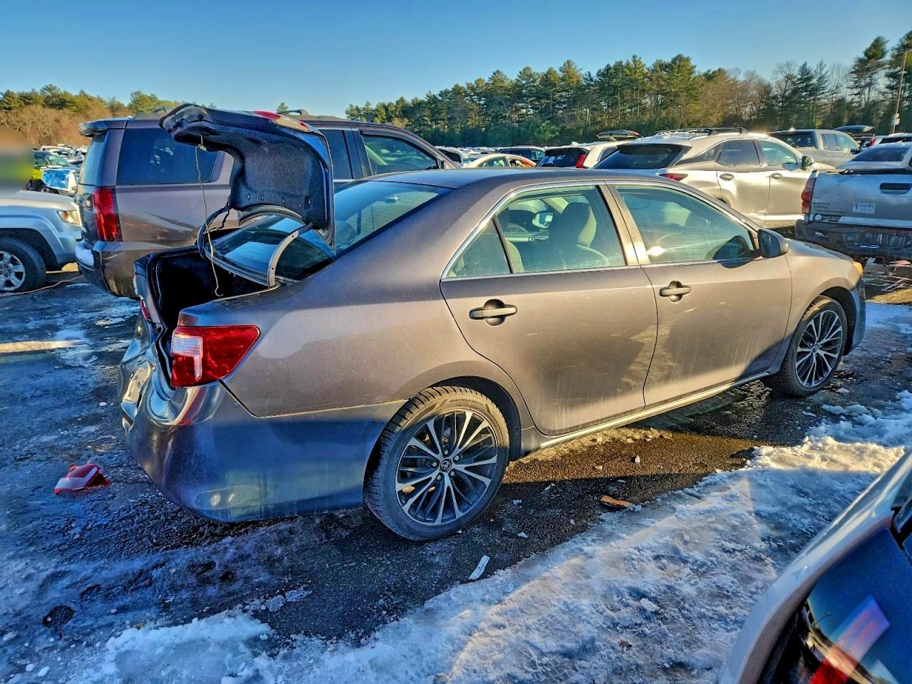 2013 TOYOTA CAMRY L photo 3