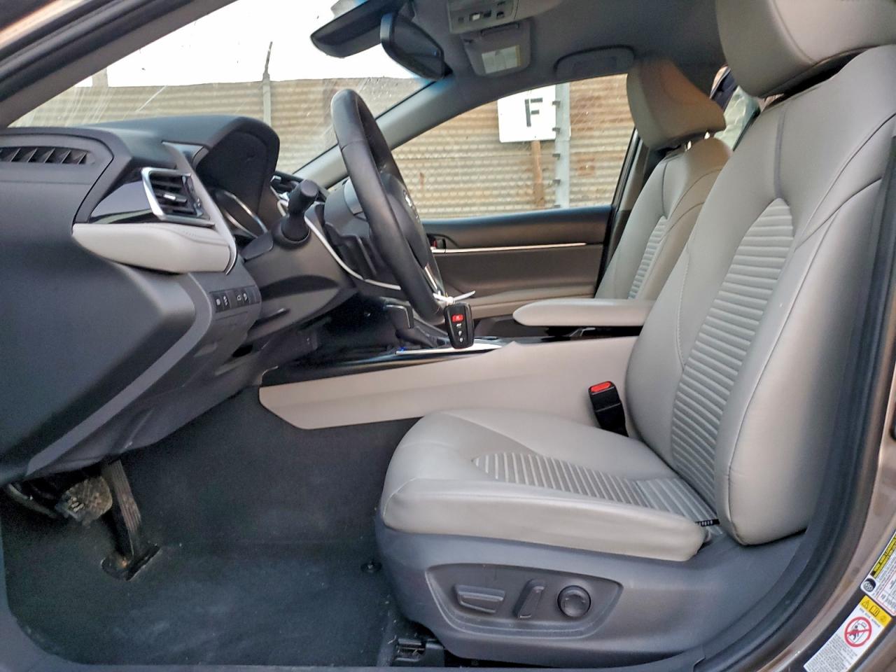 2018 TOYOTA CAMRY L photo 7