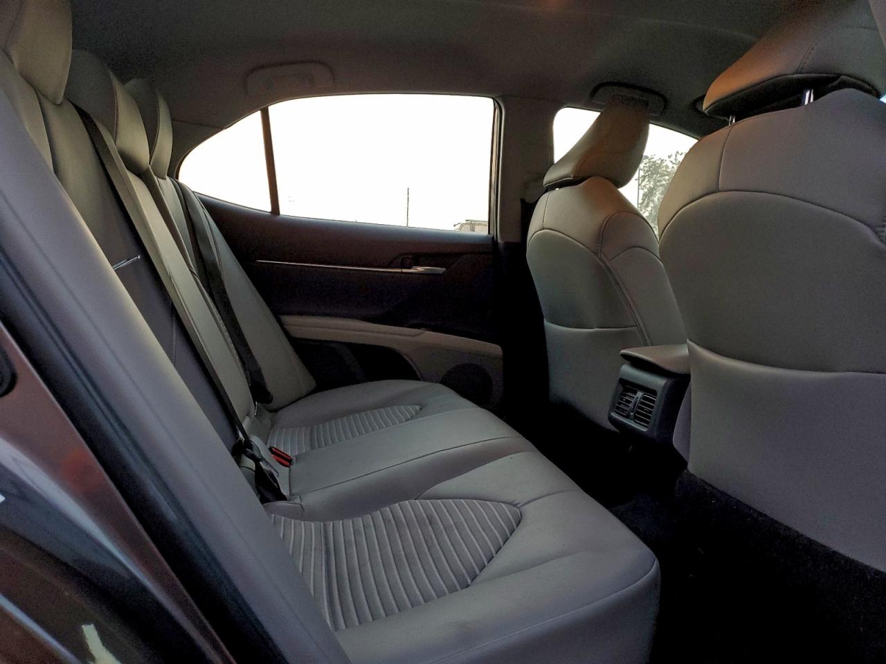 2018 TOYOTA CAMRY L photo 10