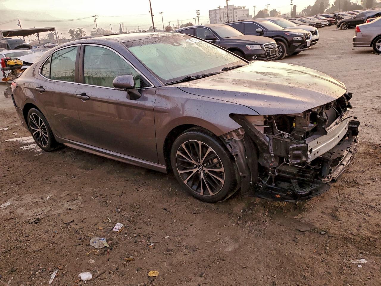 2018 TOYOTA CAMRY L photo 4