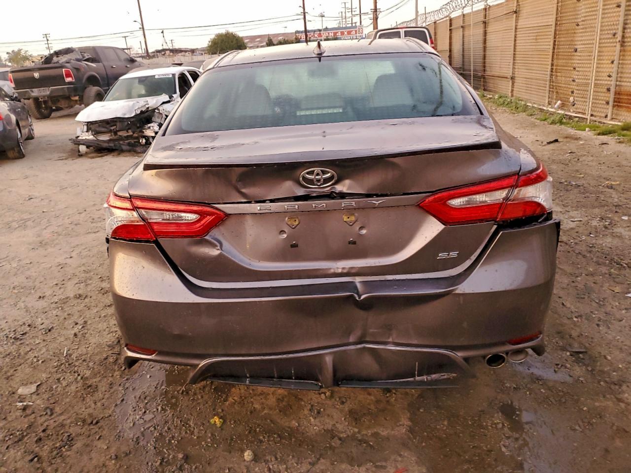2018 TOYOTA CAMRY L photo 6