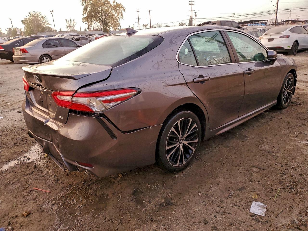 2018 TOYOTA CAMRY L photo 3