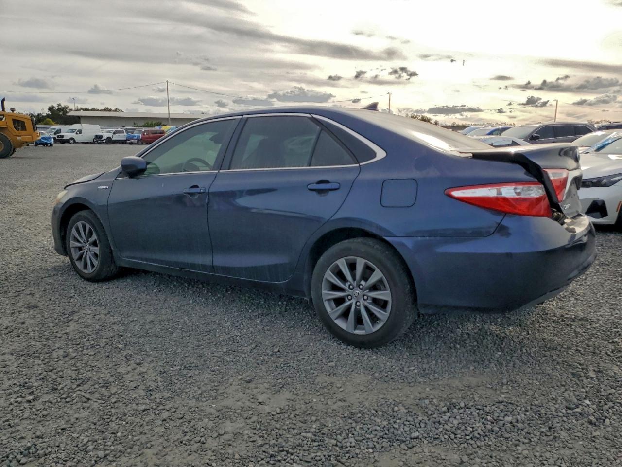 2015 TOYOTA CAMRY HYBRID photo 2