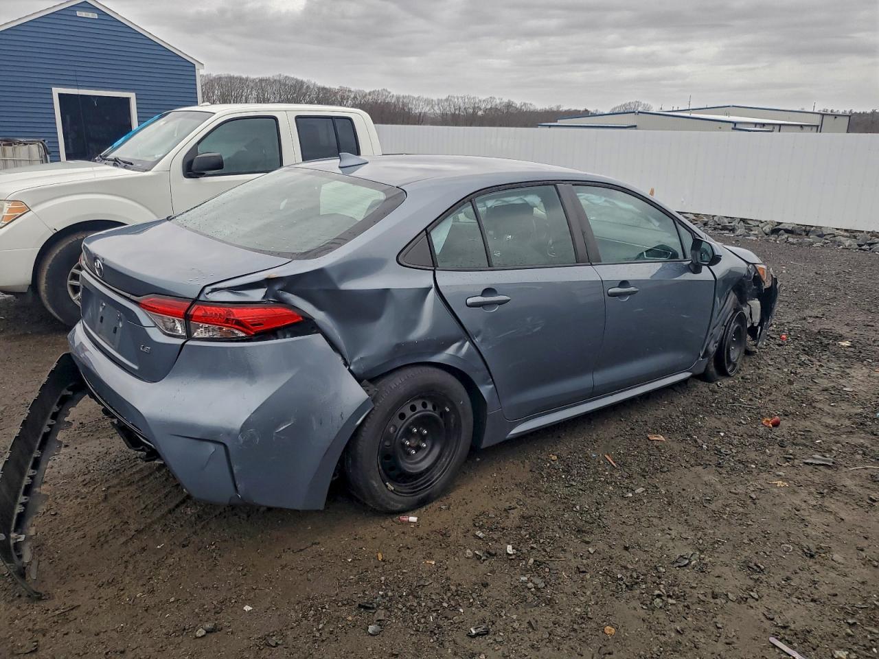 2021 TOYOTA COROLLA LE photo 3