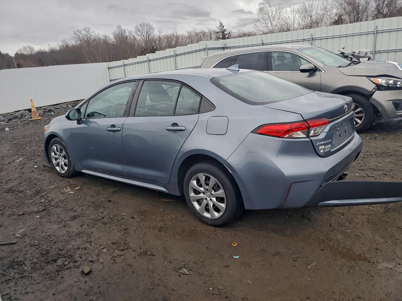 2021 TOYOTA COROLLA LE photo 2