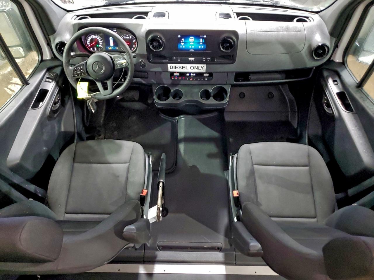 2024 MERCEDES-BENZ SPRINTER 2500 photo 8