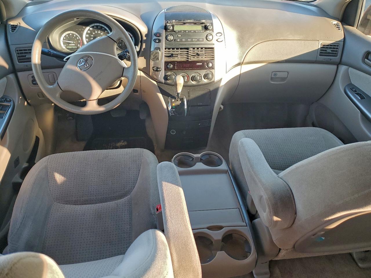 2008 TOYOTA SIENNA CE photo 8