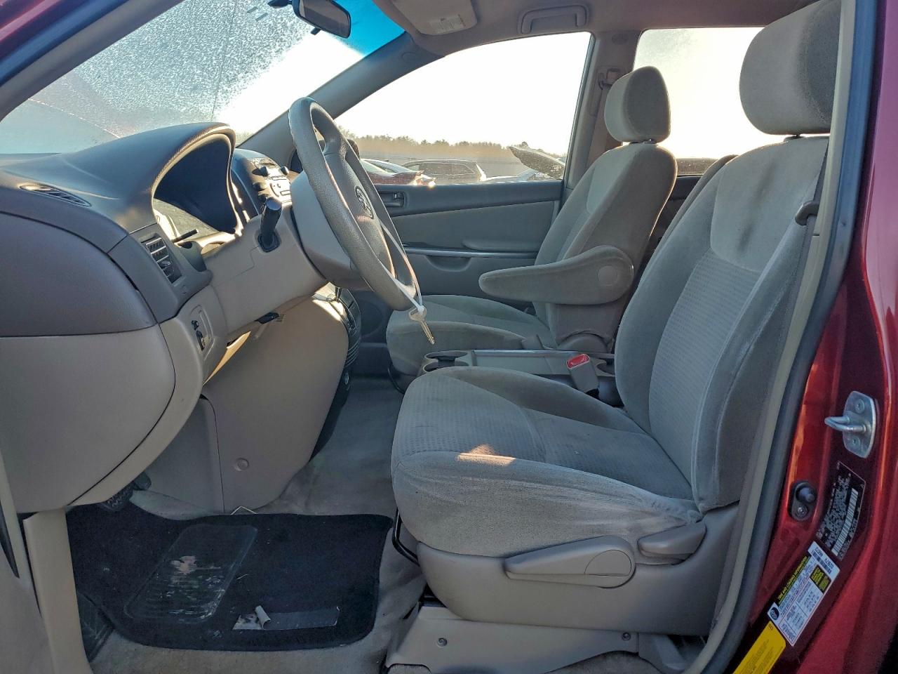 2008 TOYOTA SIENNA CE photo 7