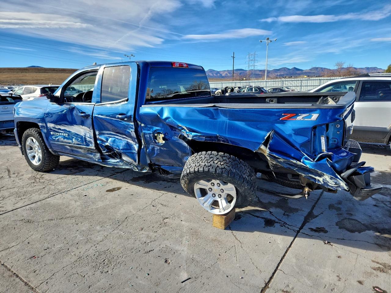 2018 CHEVROLET SILVERADO K1500 LT photo 2