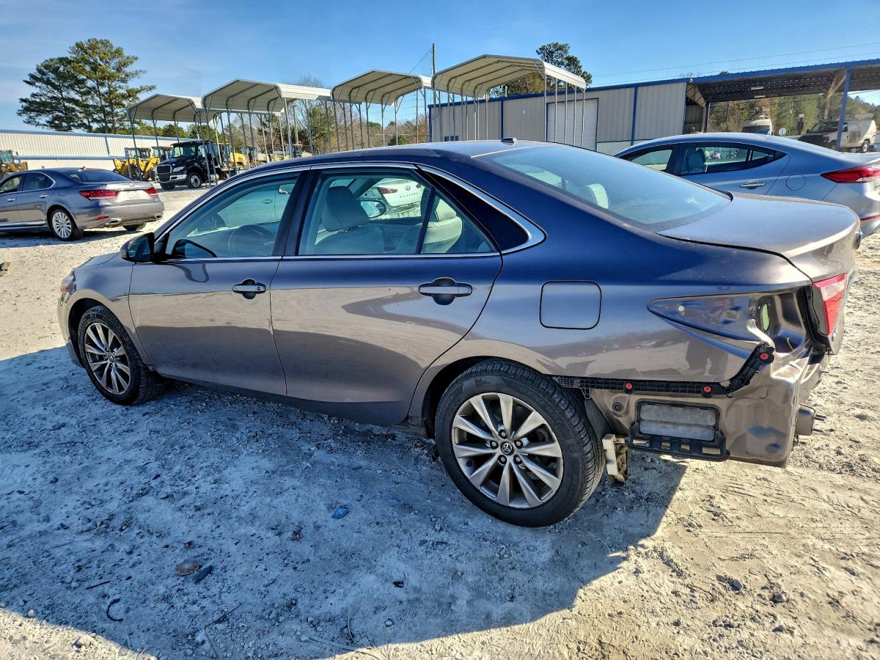 2016 TOYOTA CAMRY LE photo 2