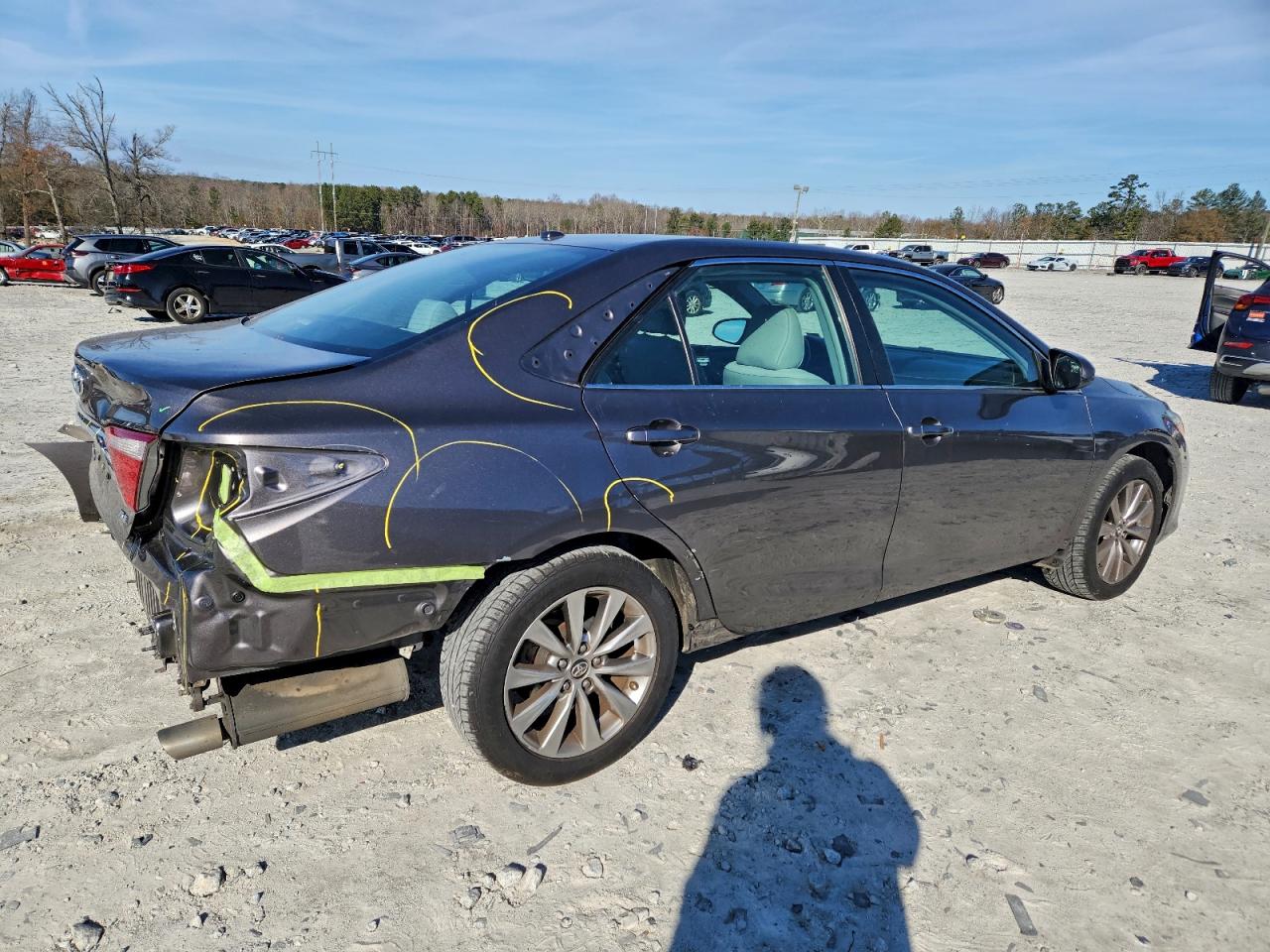 2016 TOYOTA CAMRY LE photo 3