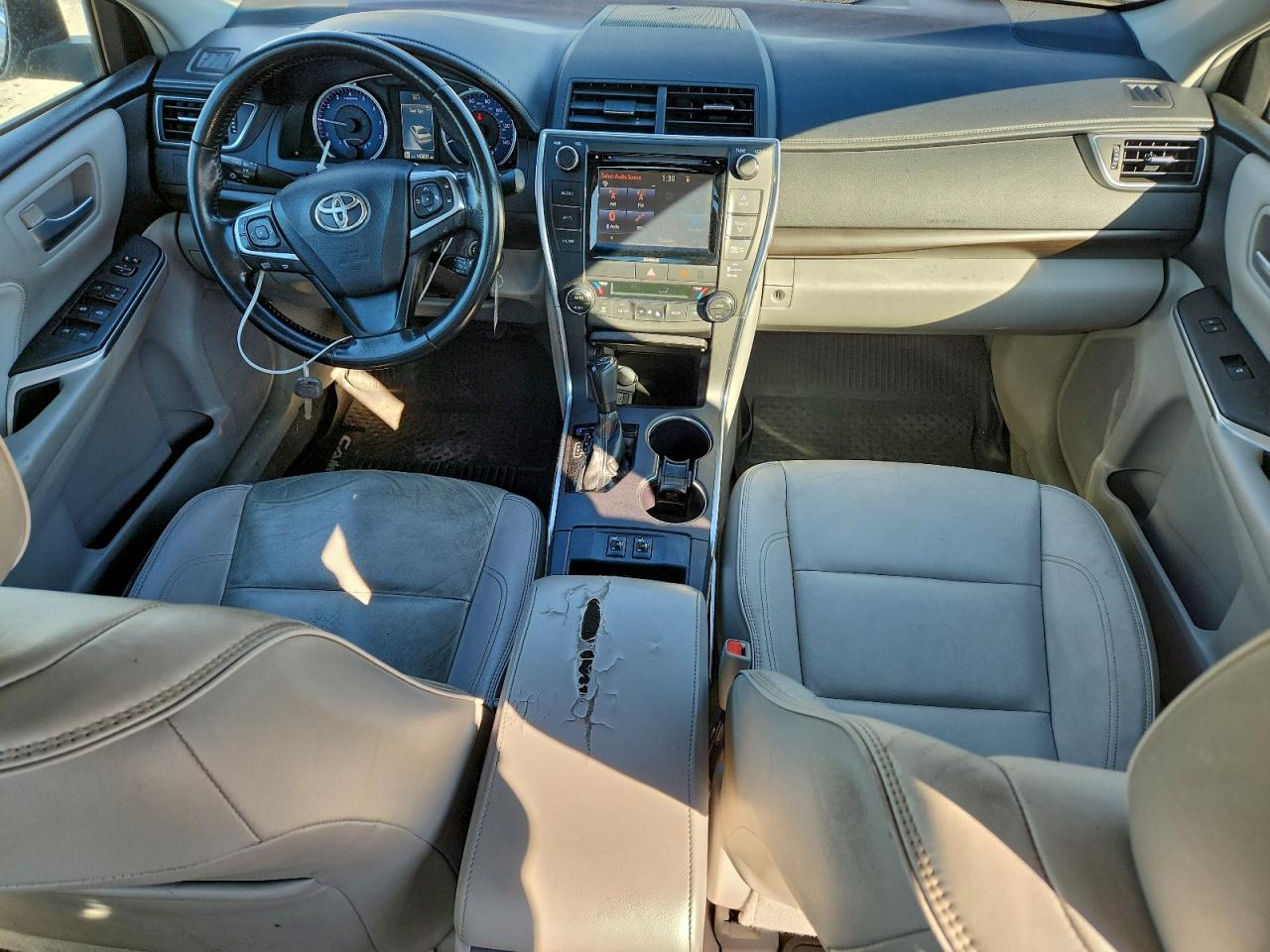 2016 TOYOTA CAMRY LE photo 8