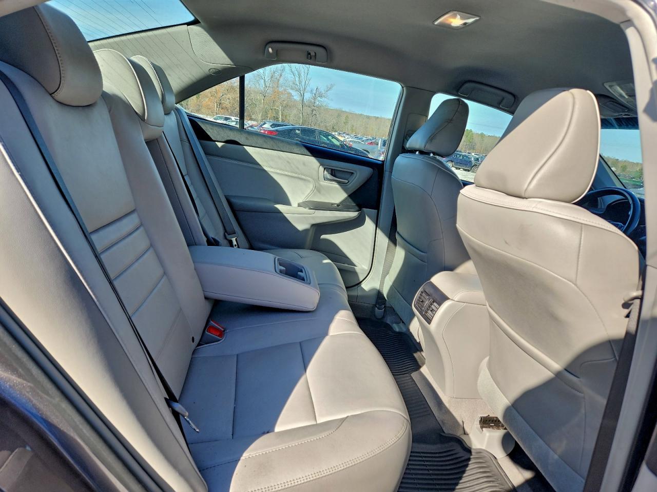 2016 TOYOTA CAMRY LE photo 10